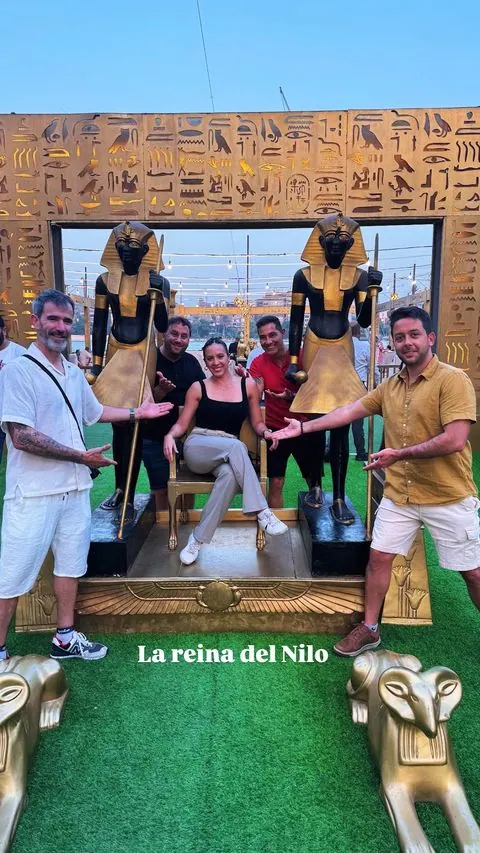 Grupo con los faraones, El Cairo, Egipto