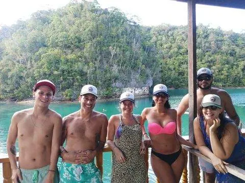 Grupo en la laguna, Filipinas