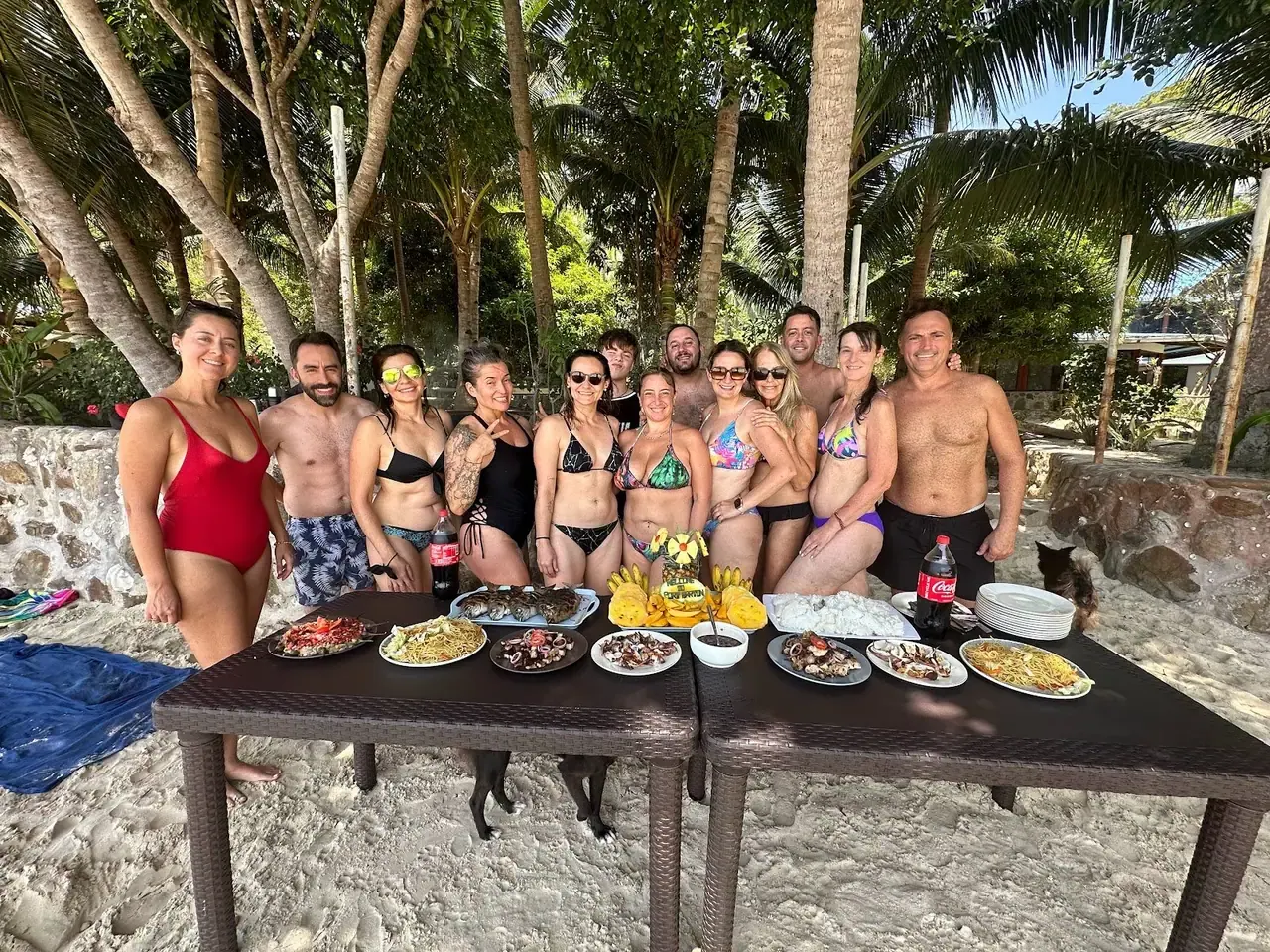 Almuerzo de grupo en la playa