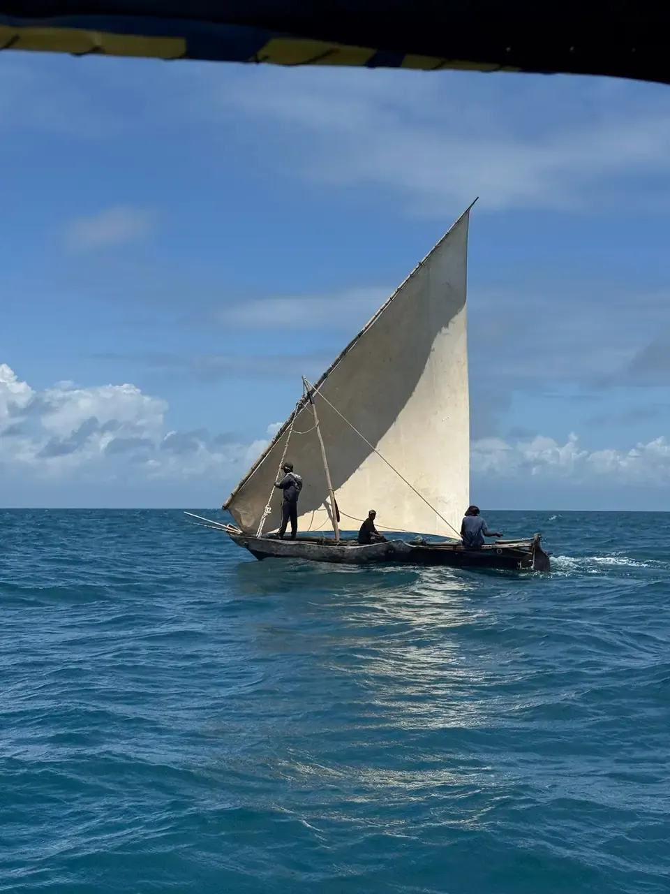 Dhow navegando en Zanzíbar