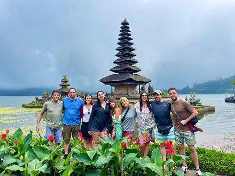 Grupo en Ulun Danu Beratan, Indonesia