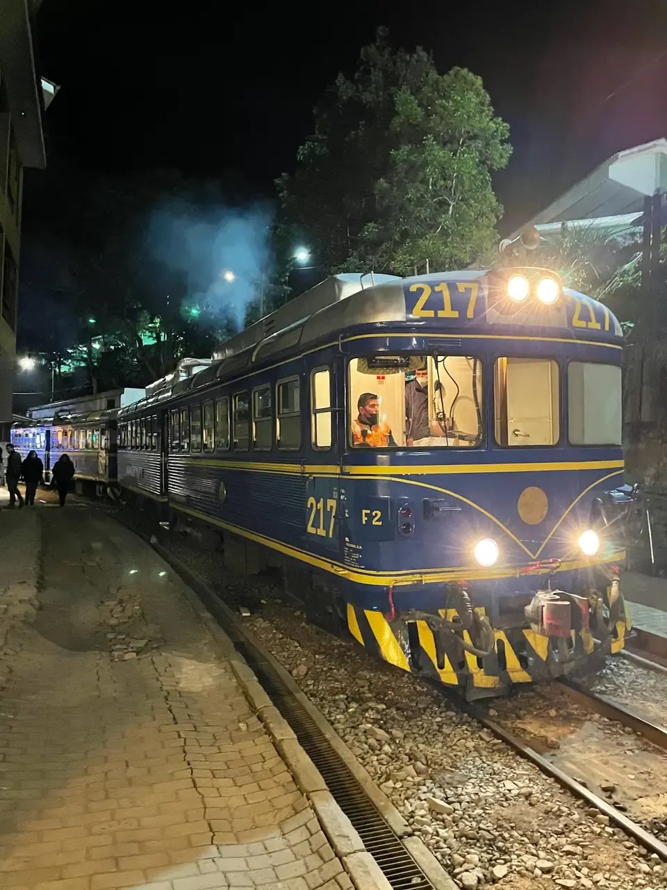 Tren de noche en Aguas Calientes